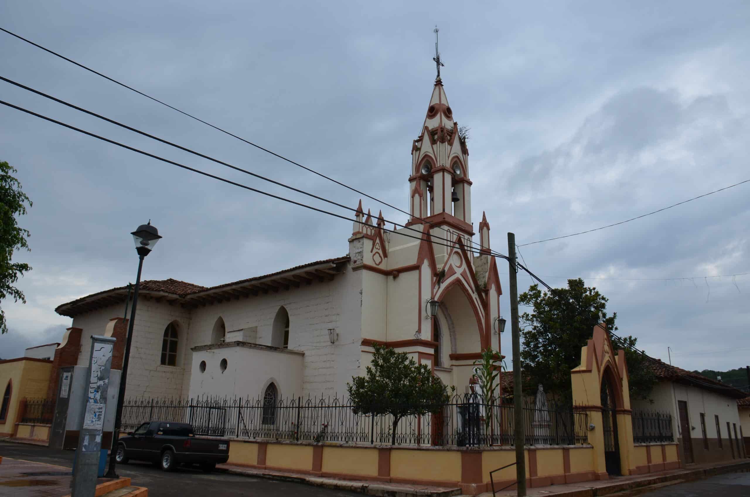 parroquia san miguel ziracuaretiro