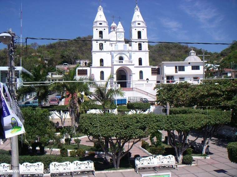 parroquia santa cruz cihuatlan